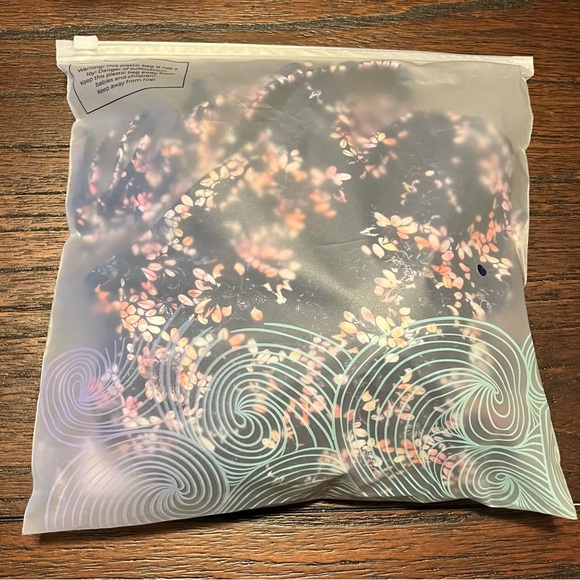 New Modest Swimsuit Top Women’s Calypsa Modli Built-In Bra Blue Pink Floral NWT - Picture 4 of 4